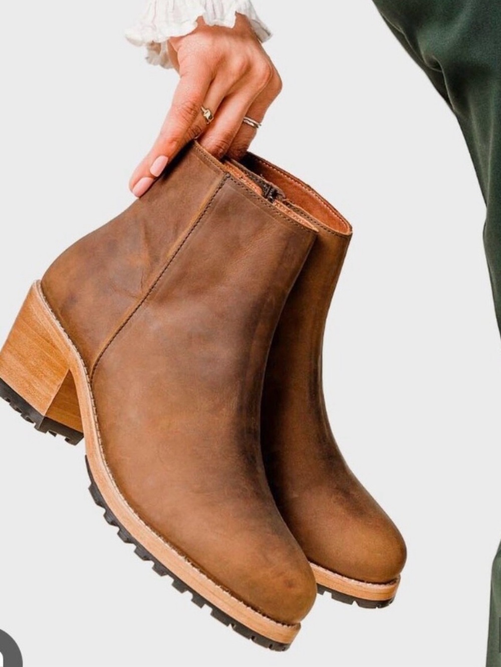Portland Leather Patina Women's Leather Chelsea Ankle Boots - Caribou